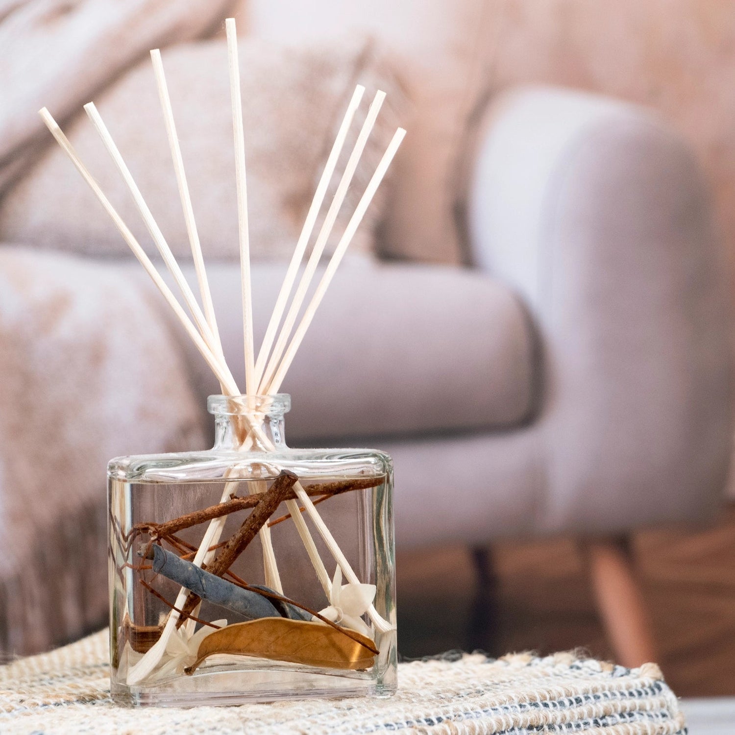 Cashmere Oak Botanical Reed Diffuser - Saltbox Sash